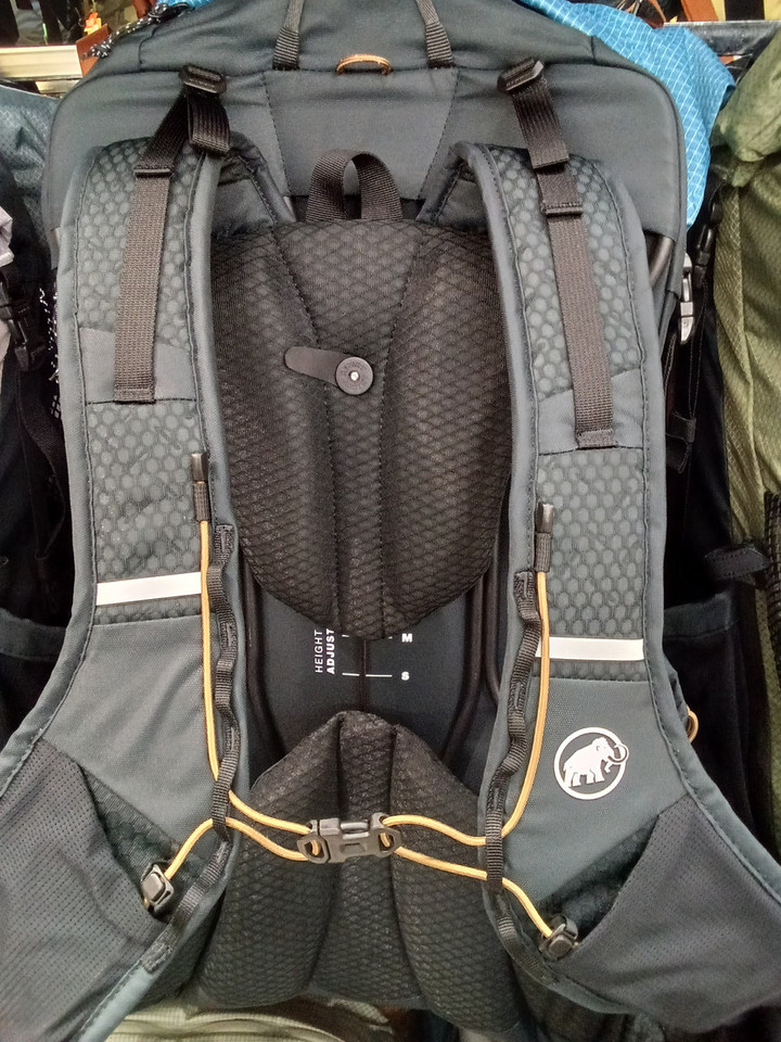 好日山荘 名古屋駅前店 : MAMMUT □DUCAN SPINE 28-35□