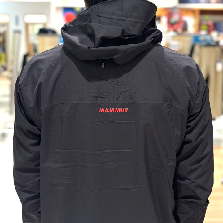 【中古】MAMMUT フーデッドジャケットクラシック S 今年の春夏も大人気の黒×赤のクラシック ロゴが復刻！マムート