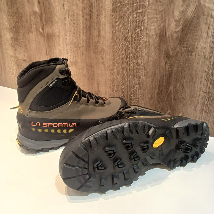 好日山荘 本厚木ミロード店 : LA SPORTIVAを履いて山へ行こう！