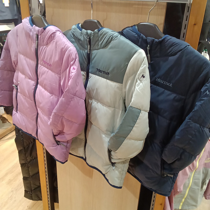 好日山荘 本厚木ミロード店 : マーモット キッズ用ダウンジャケットが