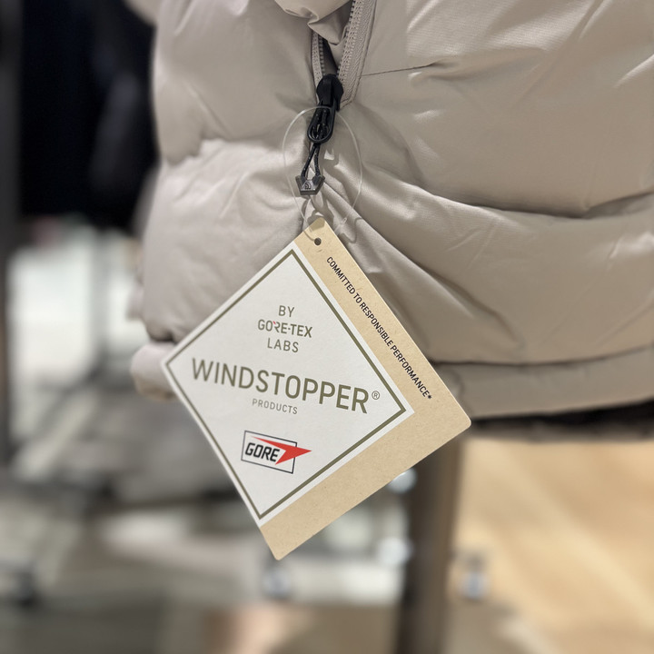 12月28日まで出品❗️【極美品】2025年モデル　EXビレイヤーパーカブラックＬ ノースフェイス『ビレイヤーパーカ』の隠れたハイスペックを徹底レビュー