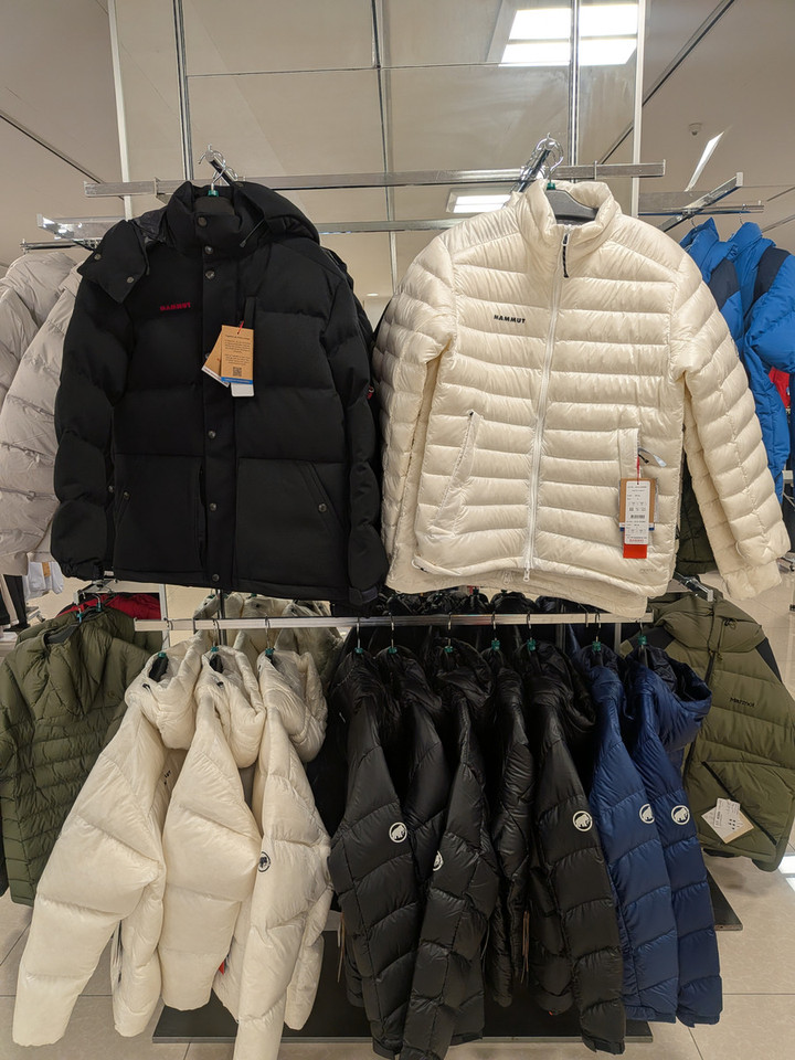 好日山荘 アルピコプラザ松本駅前店 : ダウンジャケットが入荷してます。
