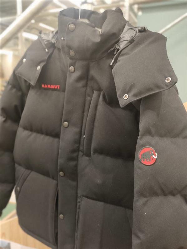 好日山荘 幕張ベイパーク店 : 寒い季節にピッタリ マムートのダウン♪