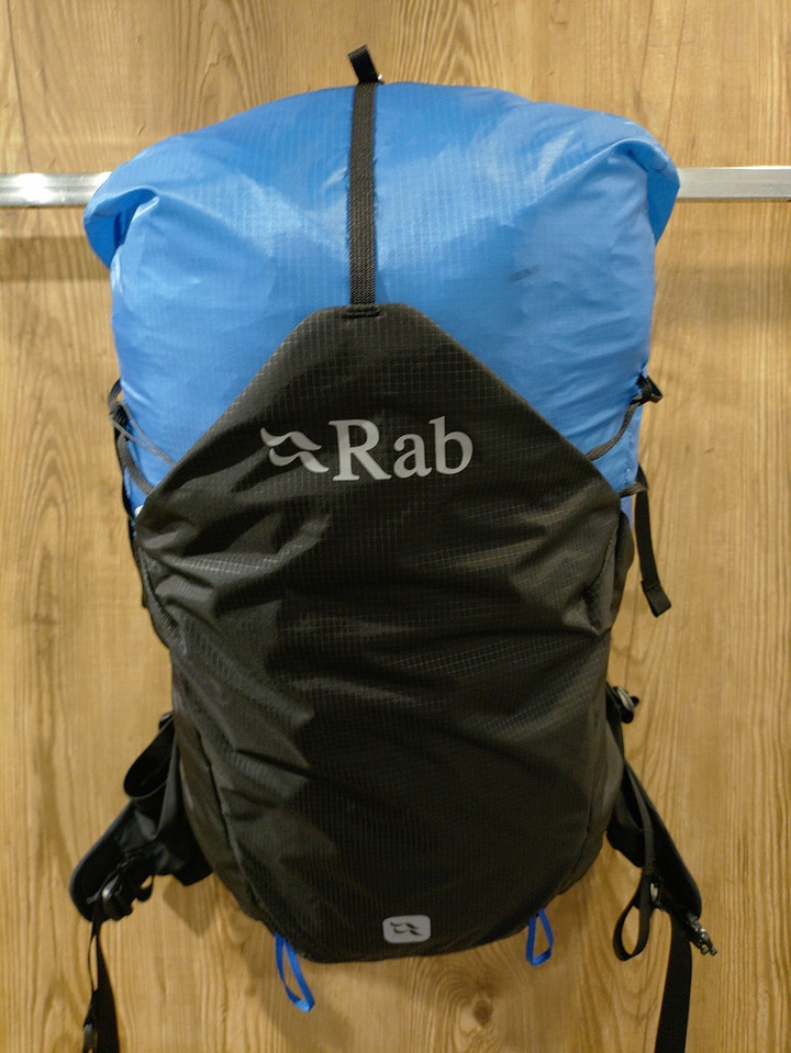 好日山荘 さいか屋藤沢店 : Rabの防水バッグ入荷！！