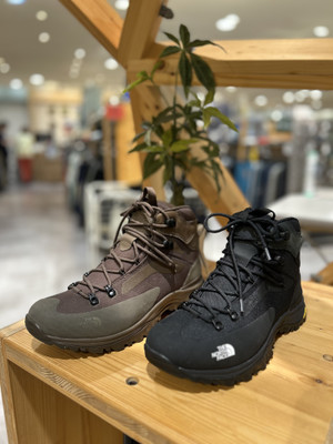 茶色と黒色の山登り初心者にお勧めのシューズ