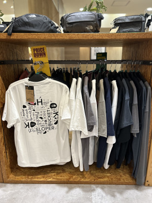 街で着れる色とりどり沢山のTシャツ