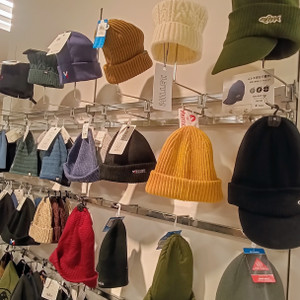 冬に大活躍のニット帽入荷中です！！