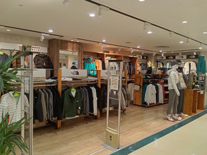 ノースフェイス売場拡大しました！