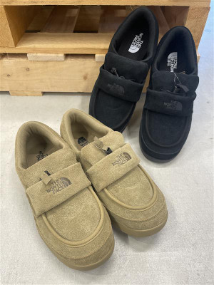 今年の注目アイテムを先取り★ヌプシローファースエード入荷☆