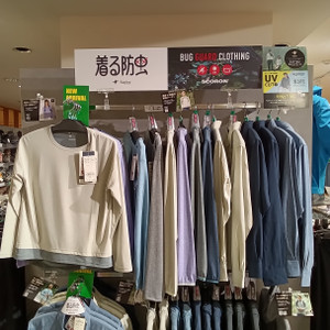 Sukoron1 フォックスファイヤー スコーロン 防虫素材 tシャツやパーカーなどスコーロン素材のウェアを陳列した画像